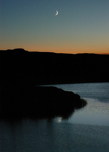 sunset moon lake night washington hiking hike grandcoulee 850 lightroom dryfalls sunlakesstatepark wa2003sep