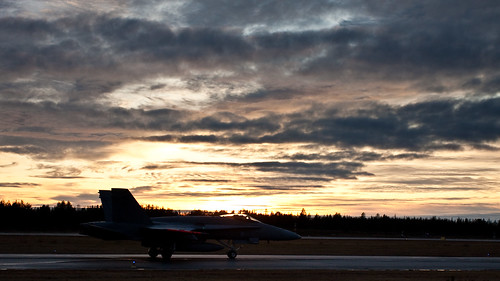 sunset aviation hornet oulu efou finnishairforces karjalanlennosto