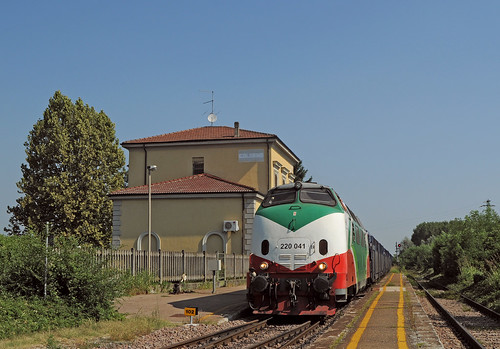 railroad railway trains bahn mau fer emiliaromagna freighttrain ferrovia treni v200 d220 nikond90 guterzuge mrs55480