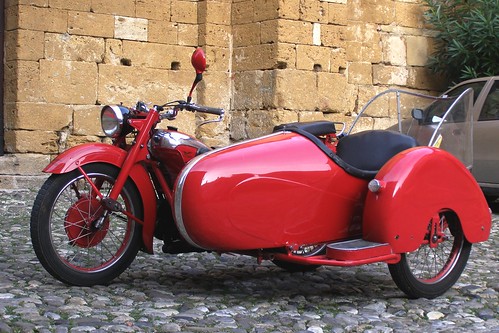 olympus moto rosso motoguzzi sidecar guzzi motore castellarquato olympussp510uz sp510uz motodepoca lifebeatiful albitai