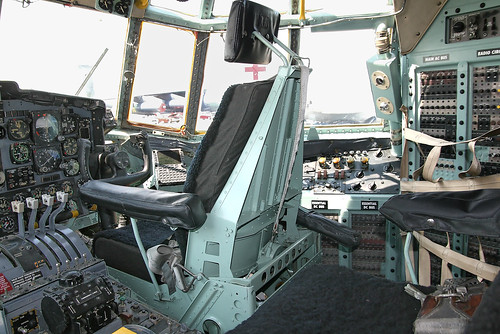 cockpit usaf hercules flightdeck c130 cargoplane c130e militarytransport lockheedc130 restoredaircraft airmobilitycommand preservedaircraft 696580