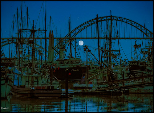 sunset moon oregon boats pacific newport moonrise pacificnorthwest fishingboats hdr newportoregon