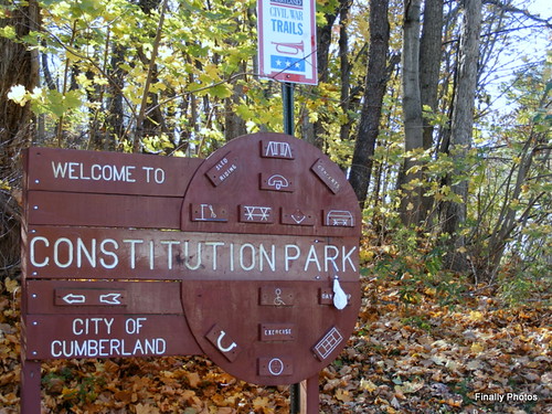 county autumn fall leaves playground sign md maryland foliage signage welcome cumberland allegany constitutionpark javcon117 frostphotos