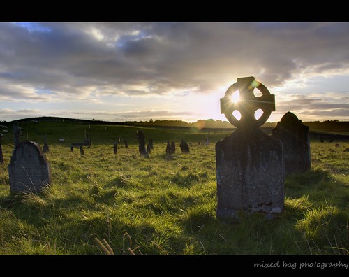blue ireland sky sun graveyard grass canon geotagged october europe day shine sheep top sunny graves flare handheld celtic streaks shining tonemapped geo:lat=531478 geo:lon=6840534
