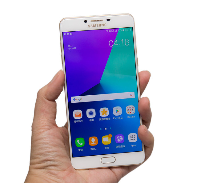 三星Samsung 久違的大螢幕手機Galaxy C9 Pro 在台灣推出啦！大螢幕實測開箱！ @3C 達人廖阿輝