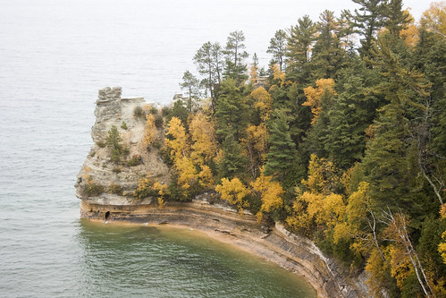 autumn trees usa fall water mi forest unitedstates michigan cliffs lakesuperior picturedrocks nationallakeshore minerscastle