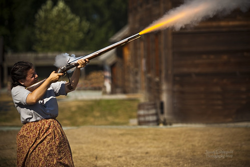 girl geotagged gun powder historic guns muskets shooting 1860s reenactment fortlangley blackpowder riffle musket janusz leszczynski geo:lat=49167262 geo:lon=122572366 002744