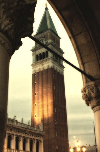 venice light italy sunrise dawn twilight san italia glow pentax dream tokina campanile marco laguna venezia sanmarco cornice sogno veneta k20d francescocavallari