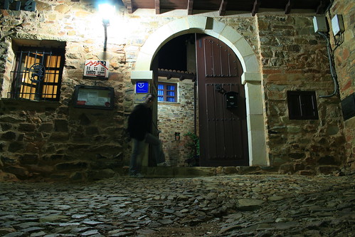 door night noche puerta inn welcome bienvenidos taberna castrillo polvazares maragateria