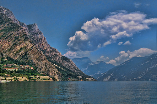 italy lake clouds canon landscape italia brescia lombardia lakegarda lagodigarda lombardy canonpowershota520 limonesulgarda