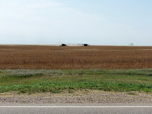 blue canada color colour green highway pavement farm harvest standrews sk prairie saskatchewan agriculture 2009 thresher 2000s canadagood