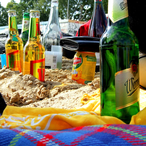 blue lake beach beer yellow germany sand wine bottles wallet f30 drinks blanket brandenburg 2009 icetea helenesee frankfurtoder photodomino751