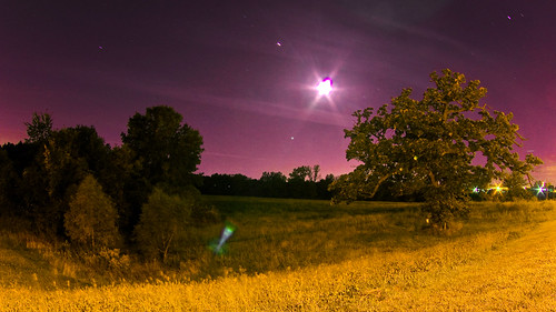 longexposure moon tree night nikon tripod photographyclass lensflare longshutter lightroom d90 mwsu missouriwesternstateuniversity 16mmf28mczenitar