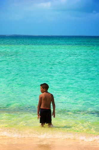 boy beach child cuba playa cocobeach cuban niño camagüey 7003000mmf4056 playadeloscocos