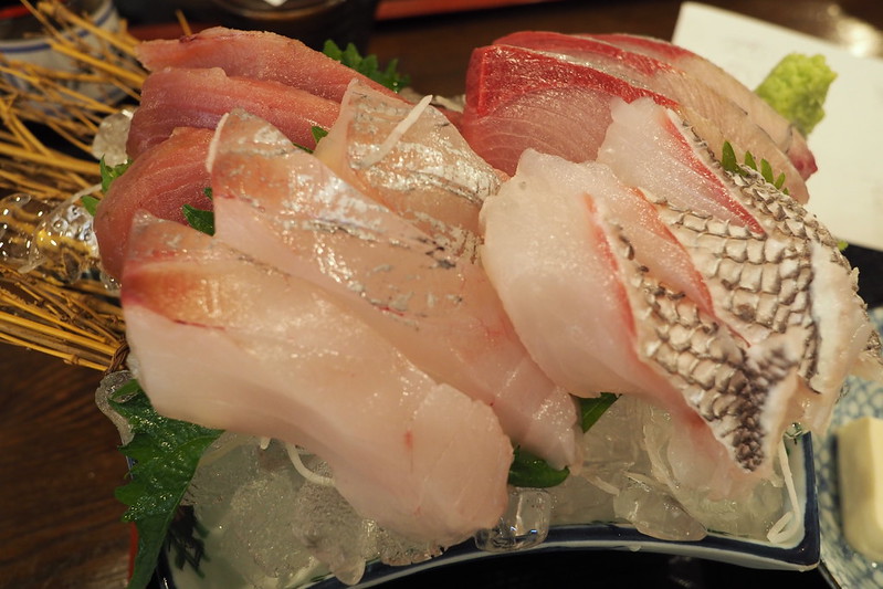 金沢アルプラザ魚笑刺身定食上(地物めじまぐろ、寒ブリ、真鯛、目鯛)