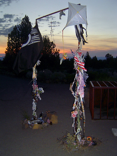 california sunset sculpture sunlight art statue garden memorial siskiyou veterans