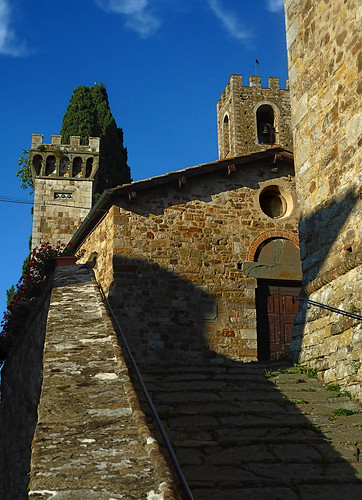chiesa toscana torri medioevo scalinata tavarnellevaldipesa badiaapassignano