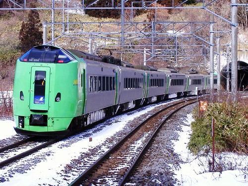 winter japan japanese photo hokkaido photos great tracks railway tunnel trains scene jr best rails emu passenger passing entering jrhokkaido hokkaidoprefecture