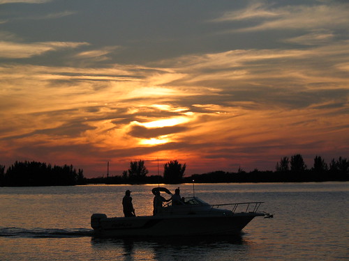sunset gulfofmexico silhouette evening boat paradise florida dusk hudson stratus crepuscular gulfcoast vespertine pascocounty porthudson hudsonbeach bayonetpoint