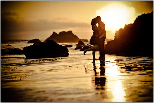 sunset reflection cute love beach silhouette engagement kiss couple explore engaged frontpage elmatador elmatadorstatebeach losangelesweddingphotographer jordanmegan malibuweddingphotographer