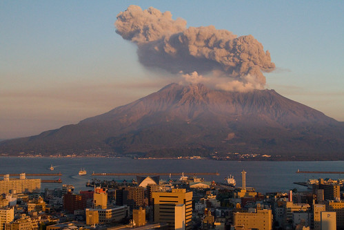 sunset japan volcano smoke kagoshima ash eruption sakurajima