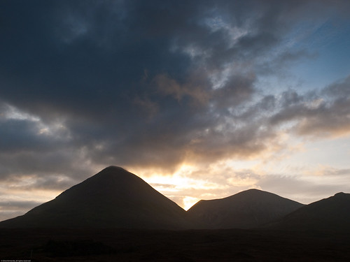 mountain silhouette clouds sunrise scotland isleofskye highland e3 sligachanhotel thecuillins