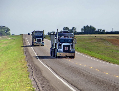 blue canada color colour green truck highway pavement vehicle standrews sk prairie saskatchewan agriculture 2009 2000s semitrailertruck canadagood