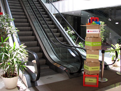 Teaser display at escalator