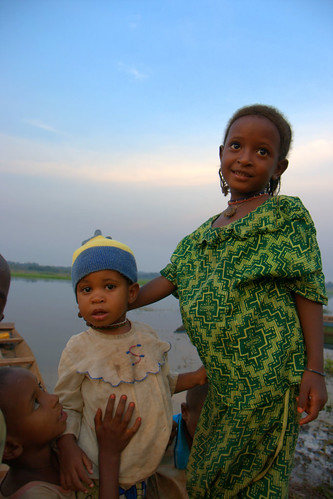 sunset water kids children edge enfant cameroon cameroun fulani peul pulaar adamaoua fulbe bankim adamawa pullaar