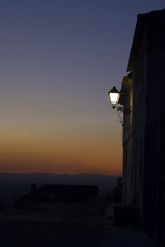 sunset backlight contraluz dark farola streetlight village pueblo ocaso oscuridad