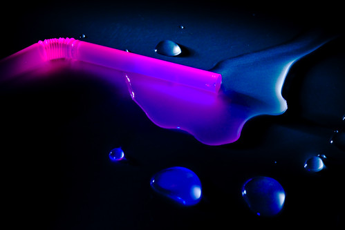 pink blue light shadow stilllife wet water puddle photography photo waterdrop image bend tube picture straw plastic explore bent flex curve curved bending flexible drinkingstraw canoneos5d flickrexplore canonef100mmf28macrousm flickrfrontpage creativetabletopphotography photochallengeorg lorenzemlicka 2009challenge 2009challenge338