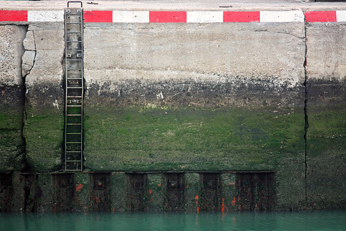abstract france port harbour ladder lowtide basse abstrait vendée échelle marée sablesdolonne