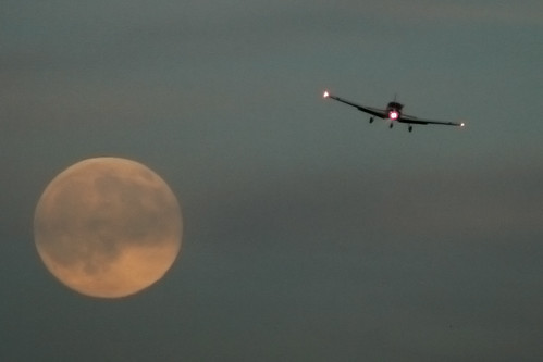 sunset moon west canon airplane lights lafayette general dusk aviation indiana landing purdue universityairport