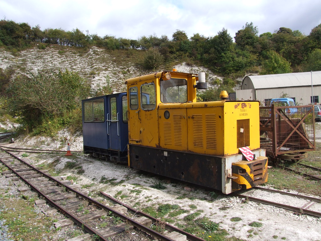 Baguley Drewery diesel loco at Amberley chalk pits.