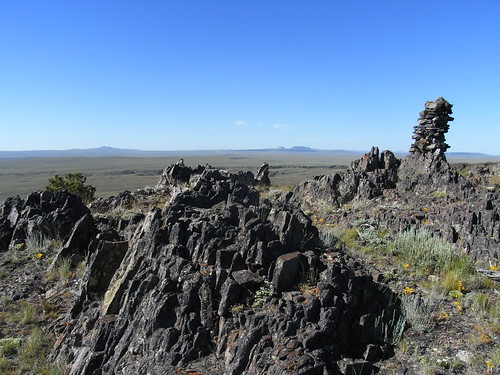 landscape geotagged rocks basin buttes geo:lat=4248208040 geo:lon=10874213310