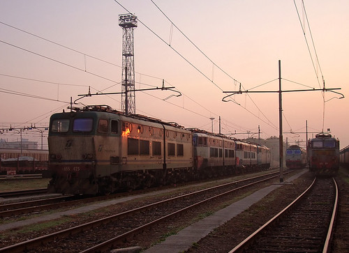 railroad sunrise alba railway trains bahn lombardia mau ferrovia treni caimano e655 nikoncoolpixl10 milanosmistamento