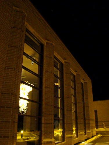 college night campus chandelier greenbay universityofwisconsin dalechihuly blownglass uwgb weidnercenter uwgreenbay