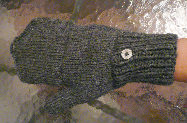 Free Crochet Pattern - Convertible Mittens from the Winter wear