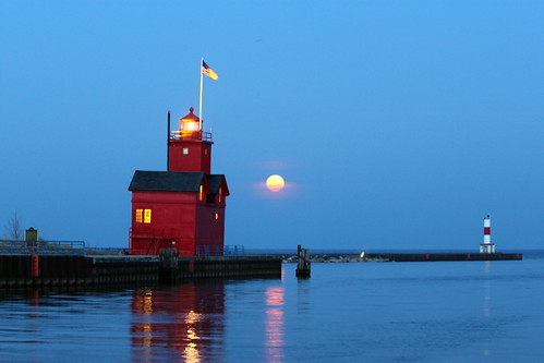 blue moon lighthouse holland water scenic greatlakes westmichigan