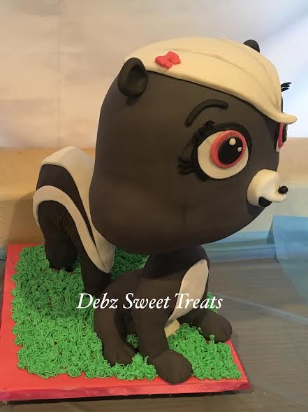 Cute Cake by Debbi Hudson of Debz Sweet Treats