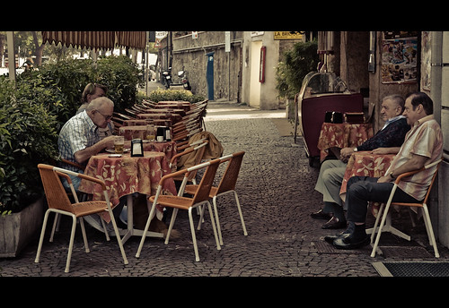 street italy orange beer cafe chair nikon italia shot candid cinematic glance desenzano d90 1685mm fabricedrevon