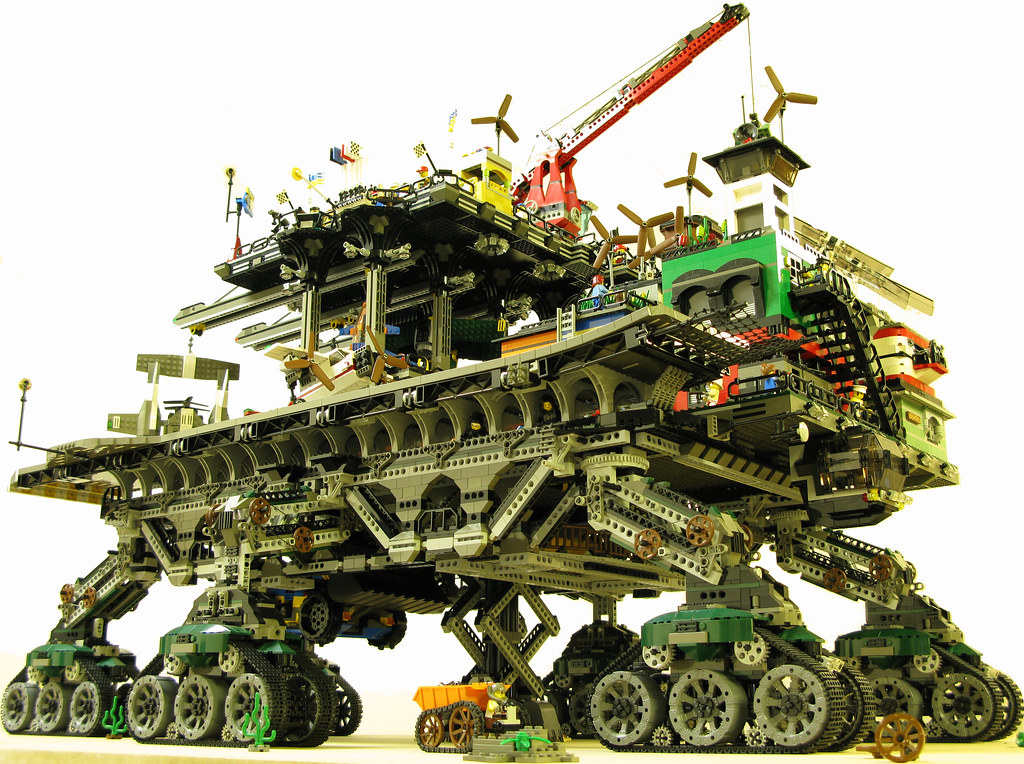 Crawler Town - Makes BWE look puny - LEGO Mindstorms, Model Team and Modeling - Eurobricks Forums