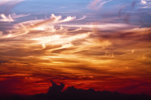 sky clouds sunrise indonesia golden coast asia sulawesi 2009 gt40 celebes giap km5 centralsulawesi luwuk matahariterbit kilolima harirayaidulfitri stillneedtouploadtheoriginal davе