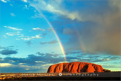 sunset sun film nature rock canon landscape geotagged landscapes nationalpark rainbow fuji australia slidefilm uluru rainbows ayers provia meijer provia100f henk eos1 ayersrock fujiprovia floydian proframe proframephotography henkmeijer geo:lat=25269536 geo:lon=130874634