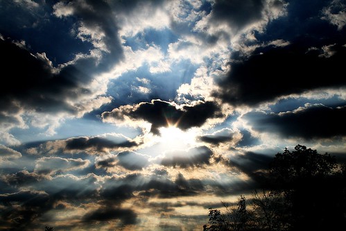 trees cloud sun sunshine clouds geotagged cloudy kentucky silhouettes sunrays cloudysky partlycloudy westernkentucky cloudyday partlysunny cloudyskies suncolumns geo:lat=37791575 geo:lon=87576742