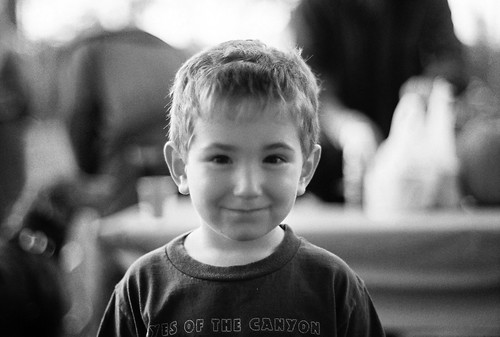 boy portrait bw white black smile 35mm kid child minolta mc 101 mm 35 58mm 58 srt rokkor rokkorpf