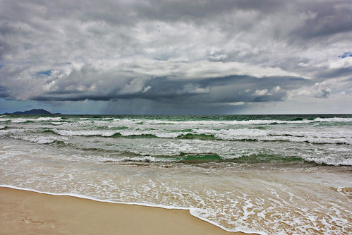 sea seascape beach nature water rain clouds fun funny waves florianópolis dramatic coastal foam santacatarina waterscape praiadosingleses alienstuff