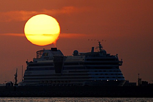 sunset sol ball fire bolla posta postadesol vaixell contaminacio foc xemeneia climatic canvi canviclimatic bolladefoc ballorfire
