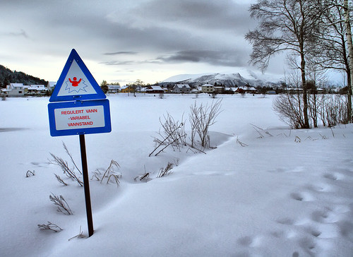 winter snow sign warning signpost thinice spjelkavik larigan phamilton lillevatn