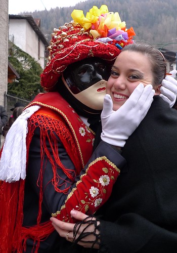 sorriso carnevale bacio maschera gentilezza tradizione bagolino bagosso